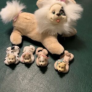 Puppy surprise-girl, 4 puppies. Hasbro toys plush animal